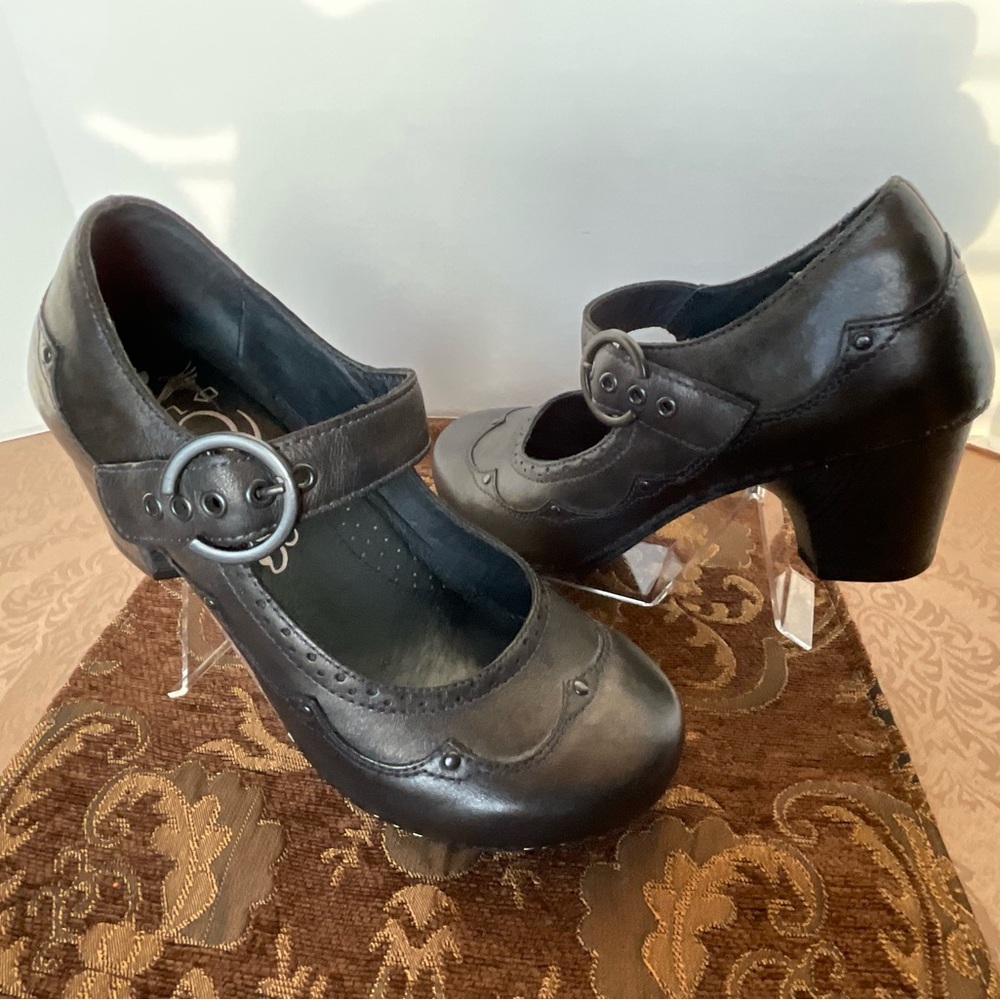 Dansko Elegant Charcoal Gray Studded Mary Jane Platform Heels Size 39